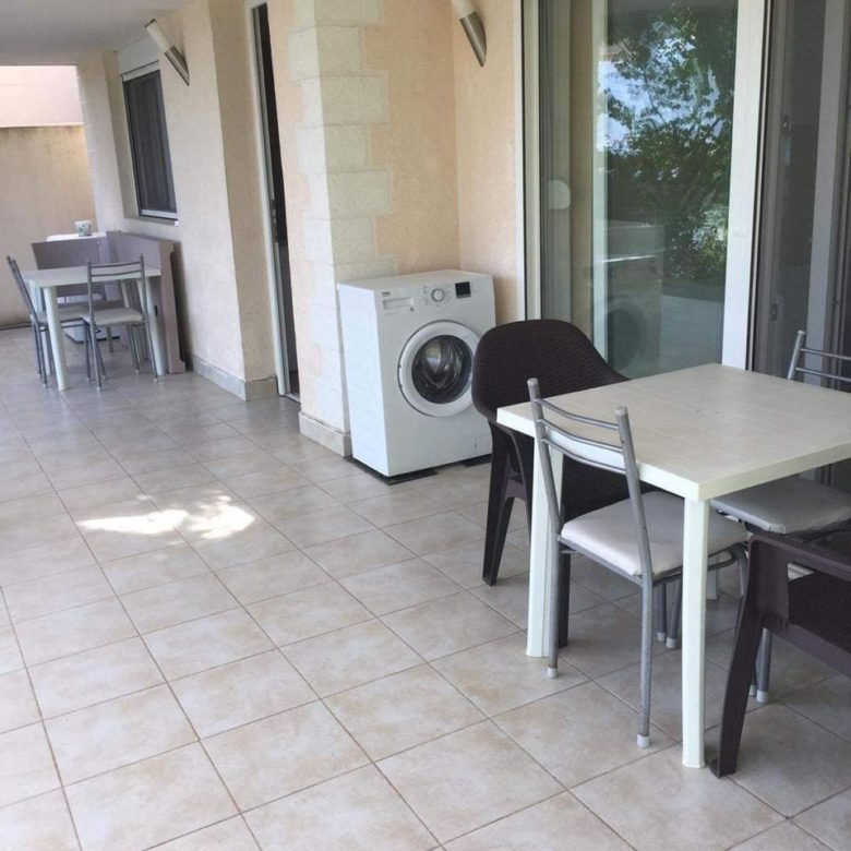 Dom nad morzem na sprzedaż w Krašići, Czarnogóra – panoramiczne widoki i apartamenty gościnne — Czarnogóra