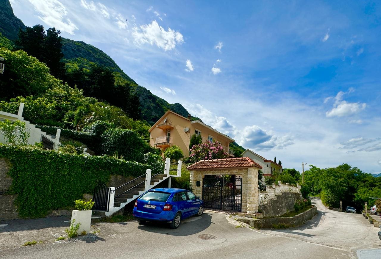 🏠 Dom na sprzedaż w Muo Kotor – Willa z 6 sypialniami z widokiem na morze [382 m²] — Czarnogóra