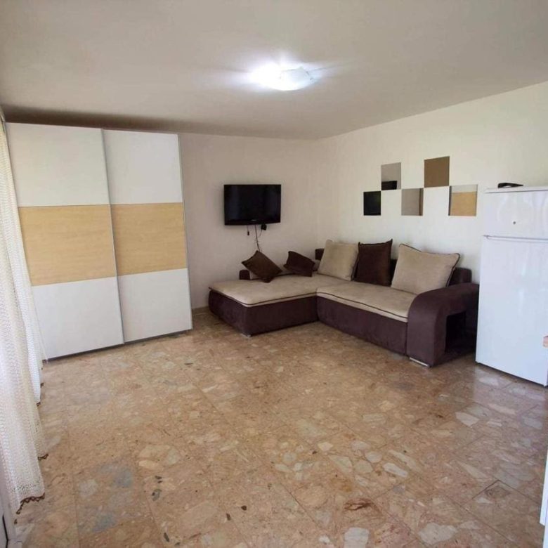 Dom nad morzem na sprzedaż w Krašići, Czarnogóra – panoramiczne widoki i apartamenty gościnne — Czarnogóra