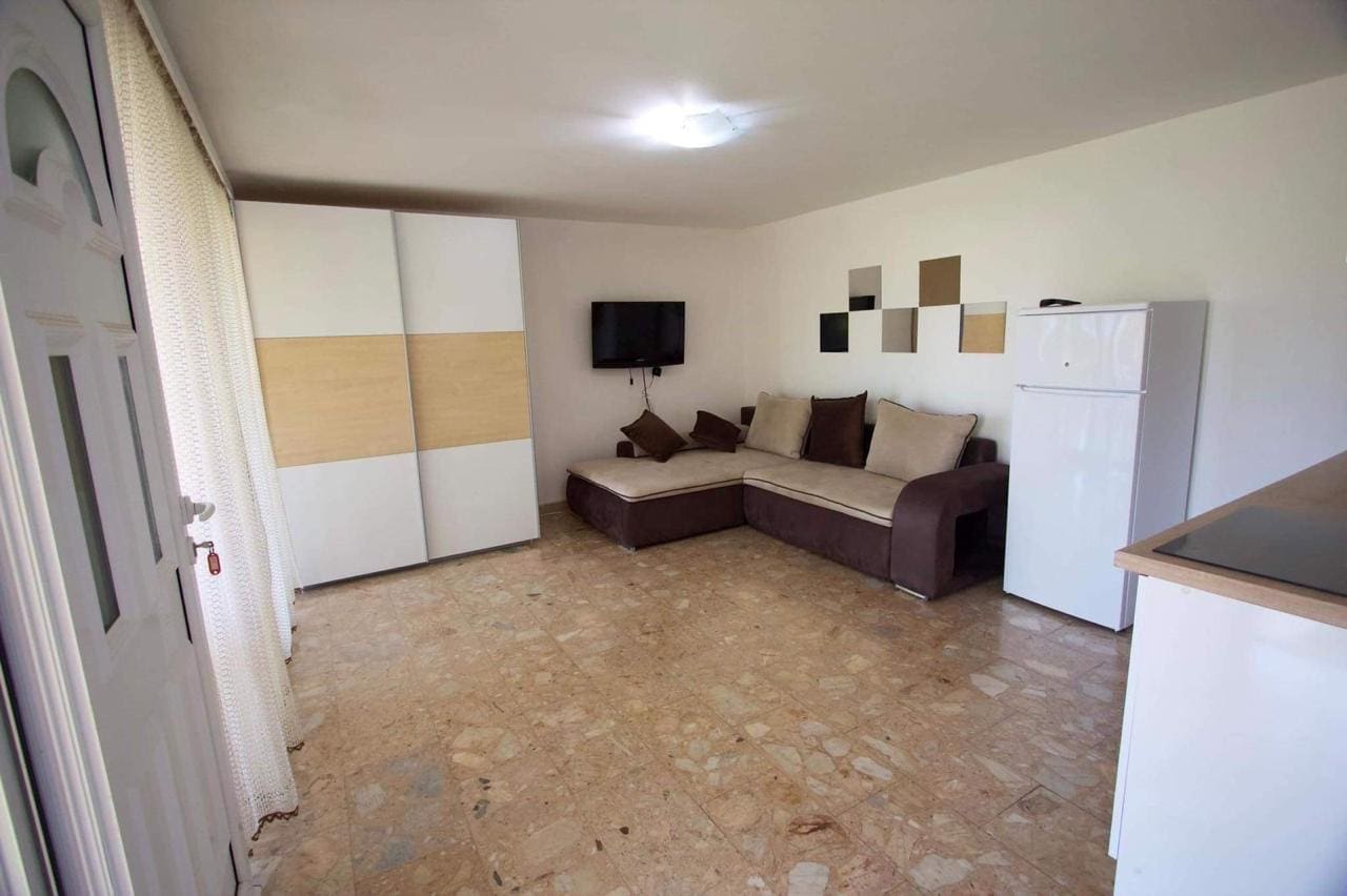 Dom nad morzem na sprzedaż w Krašići, Czarnogóra – panoramiczne widoki i apartamenty gościnne — Czarnogóra