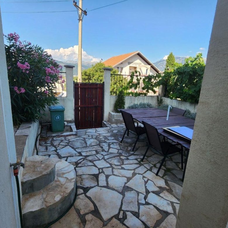 🏡 Häuser zum Verkauf in Tivat – Premium-Villa mit 3 Schlafzimmern in Radovići — Montenegro