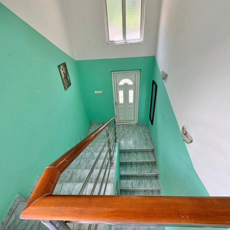 🏠 Dom na sprzedaż w Muo Kotor – Willa z 6 sypialniami z widokiem na morze [382 m²] — Czarnogóra