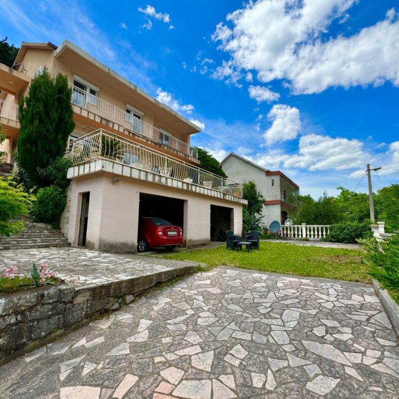 🏠 Dom na sprzedaż w Muo Kotor – Willa z 6 sypialniami z widokiem na morze [382 m²] — Czarnogóra