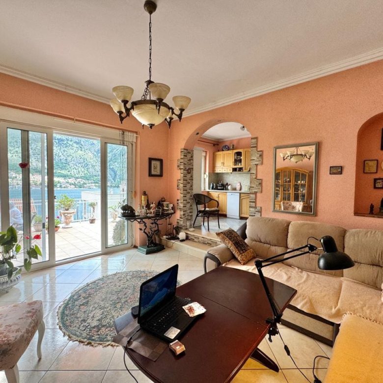 🏠 Dom na sprzedaż w Muo Kotor – Willa z 6 sypialniami z widokiem na morze [382 m²] — Czarnogóra