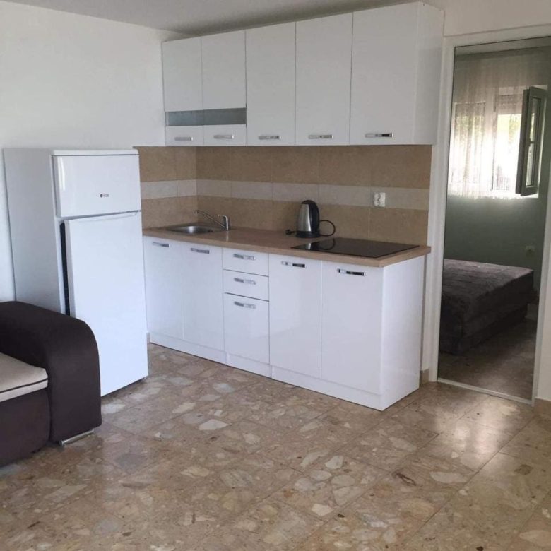 Dom nad morzem na sprzedaż w Krašići, Czarnogóra – panoramiczne widoki i apartamenty gościnne — Czarnogóra