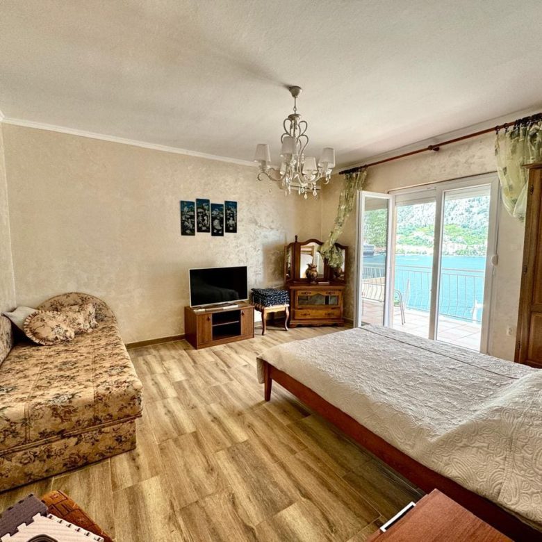 🏠 Dom na sprzedaż w Muo Kotor – Willa z 6 sypialniami z widokiem na morze [382 m²] — Czarnogóra