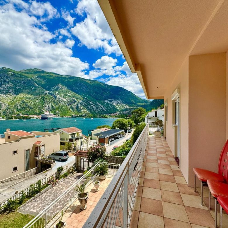 🏠 Dom na sprzedaż w Muo Kotor – Willa z 6 sypialniami z widokiem na morze [382 m²] — Czarnogóra