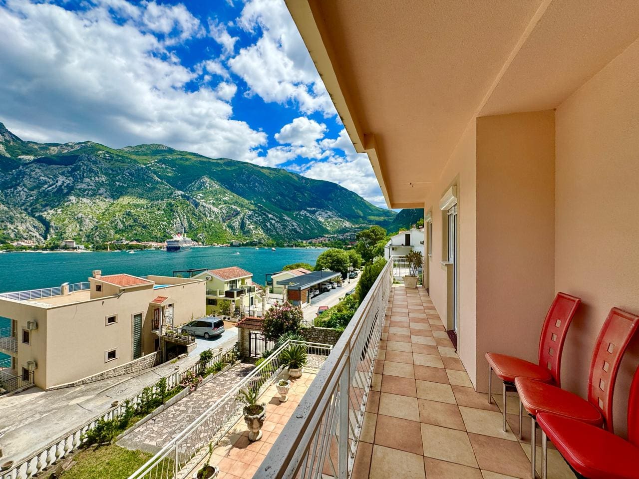 🏠 Dom na sprzedaż w Muo Kotor – Willa z 6 sypialniami z widokiem na morze [382 m²] — Czarnogóra