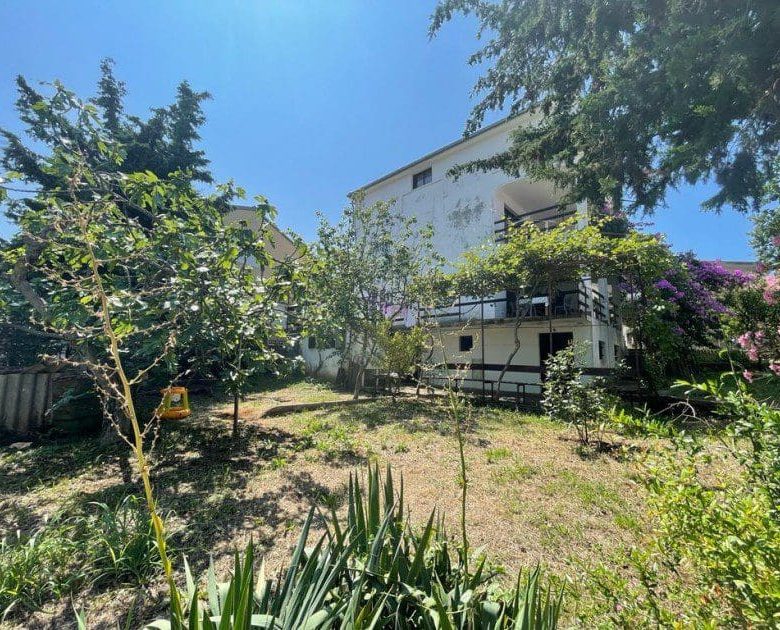 🏡 Real Estate in Dobre Vode – Spacious 7-Bedroom Home with Sea Views [250m²] — Montenegro