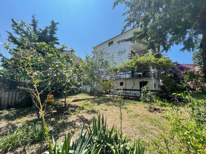 🏡 Real Estate in Dobre Vode – Spacious 7-Bedroom Home with Sea Views [250m²] — Montenegro