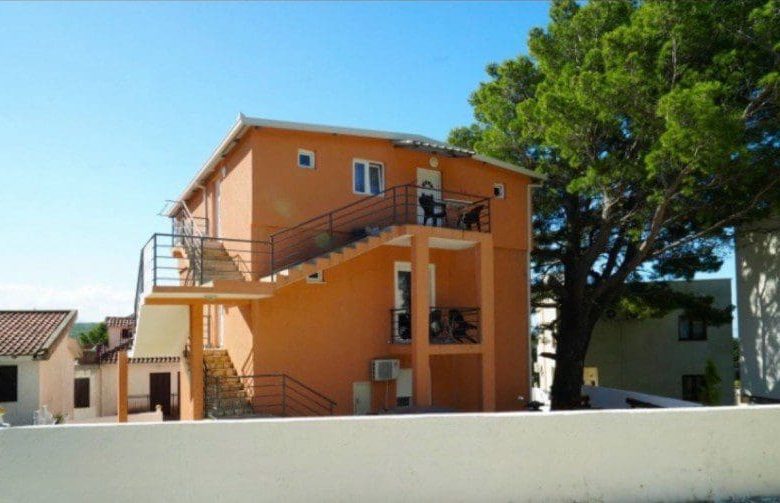 🏡 House for Sale in Sutomore – A Turnkey 6-Apartment Villa with High Rental Potential — Montenegro