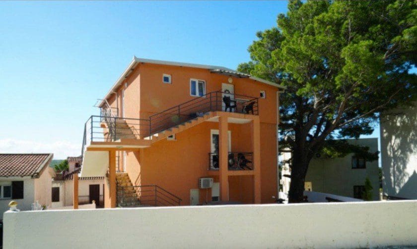🏡 House for Sale in Sutomore – A Turnkey 6-Apartment Villa with High Rental Potential — Montenegro