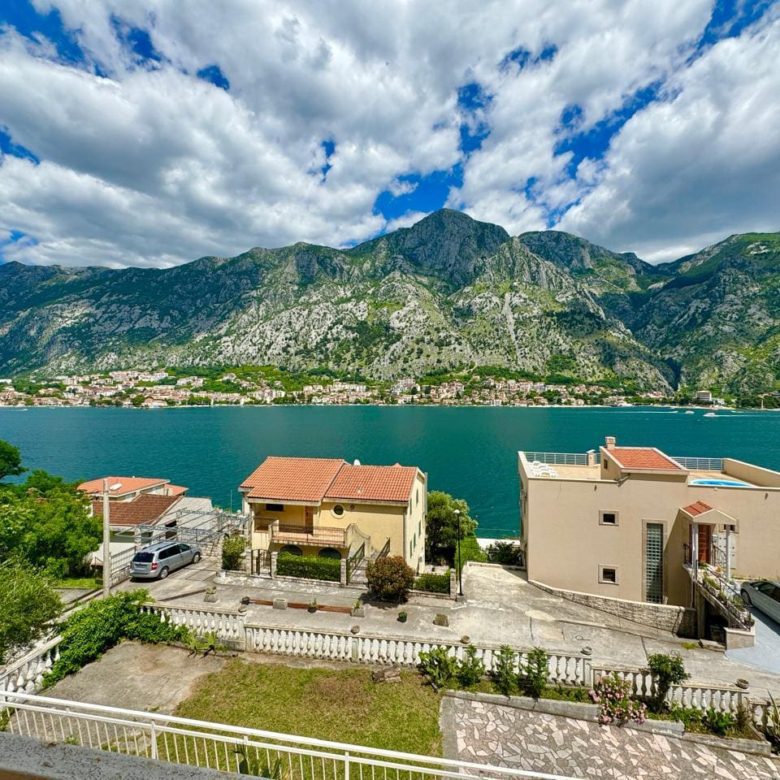 🏠 Dom na sprzedaż w Muo Kotor – Willa z 6 sypialniami z widokiem na morze [382 m²] — Czarnogóra