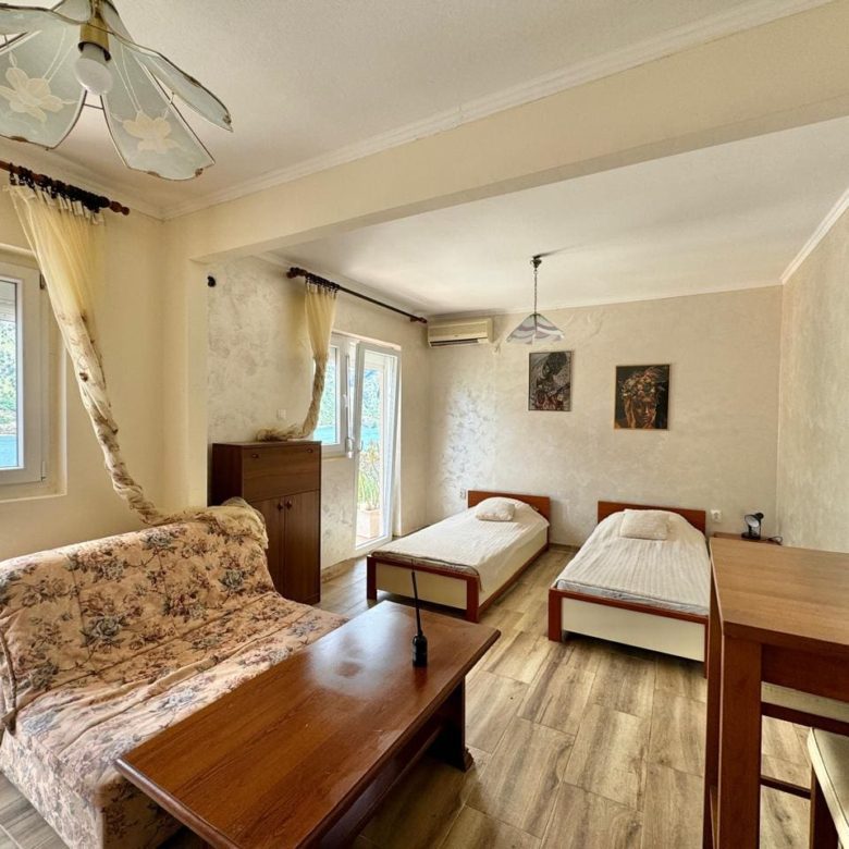 🏠 Dom na sprzedaż w Muo Kotor – Willa z 6 sypialniami z widokiem na morze [382 m²] — Czarnogóra