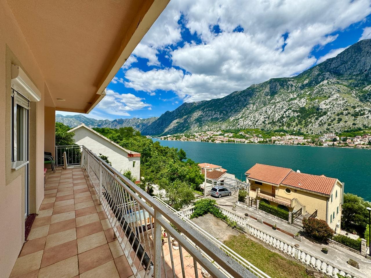 🏠 Dom na sprzedaż w Muo Kotor – Willa z 6 sypialniami z widokiem na morze [382 m²] — Czarnogóra
