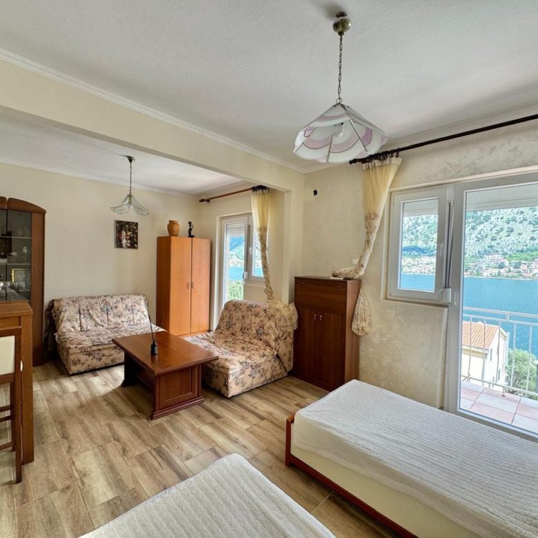 🏠 Dom na sprzedaż w Muo Kotor – Willa z 6 sypialniami z widokiem na morze [382 m²] — Czarnogóra