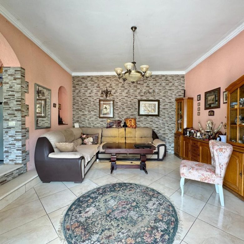 🏠 Dom na sprzedaż w Muo Kotor – Willa z 6 sypialniami z widokiem na morze [382 m²] — Czarnogóra