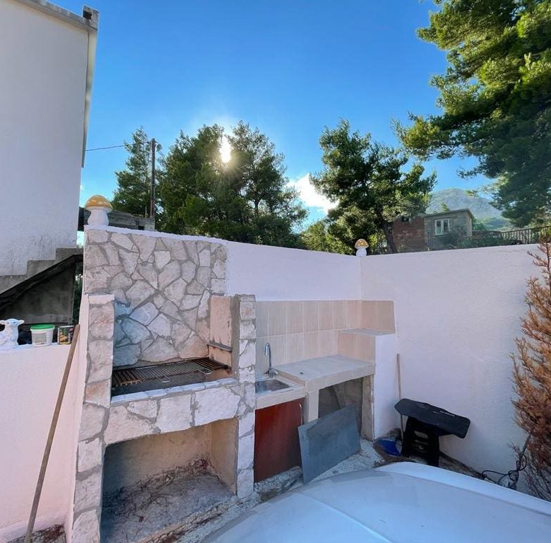 🏡 House for Sale in Sutomore – A Turnkey 6-Apartment Villa with High Rental Potential — Montenegro