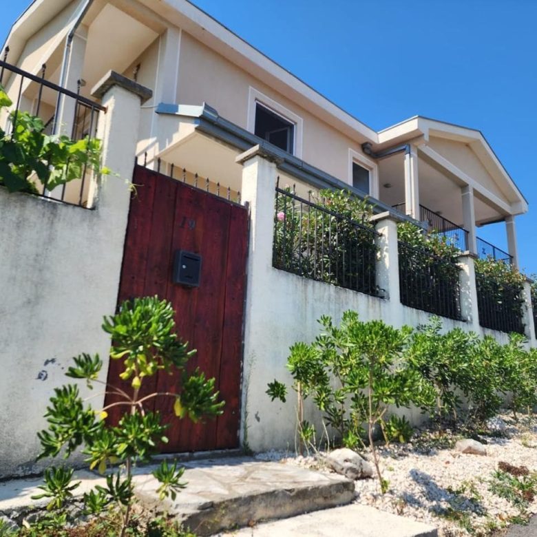 🏡 Häuser zum Verkauf in Tivat – Premium-Villa mit 3 Schlafzimmern in Radovići — Montenegro