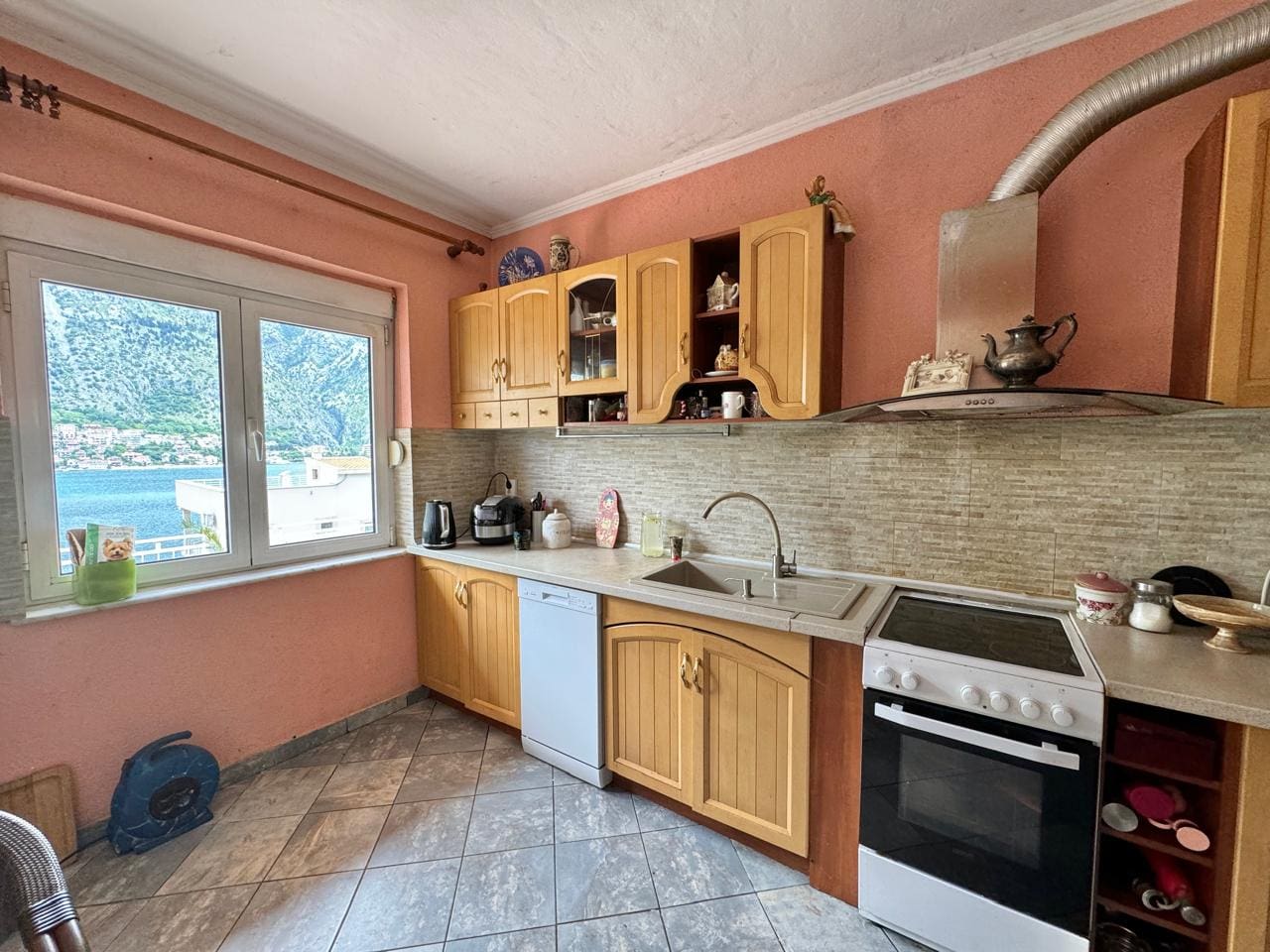 🏠 Dom na sprzedaż w Muo Kotor – Willa z 6 sypialniami z widokiem na morze [382 m²] — Czarnogóra