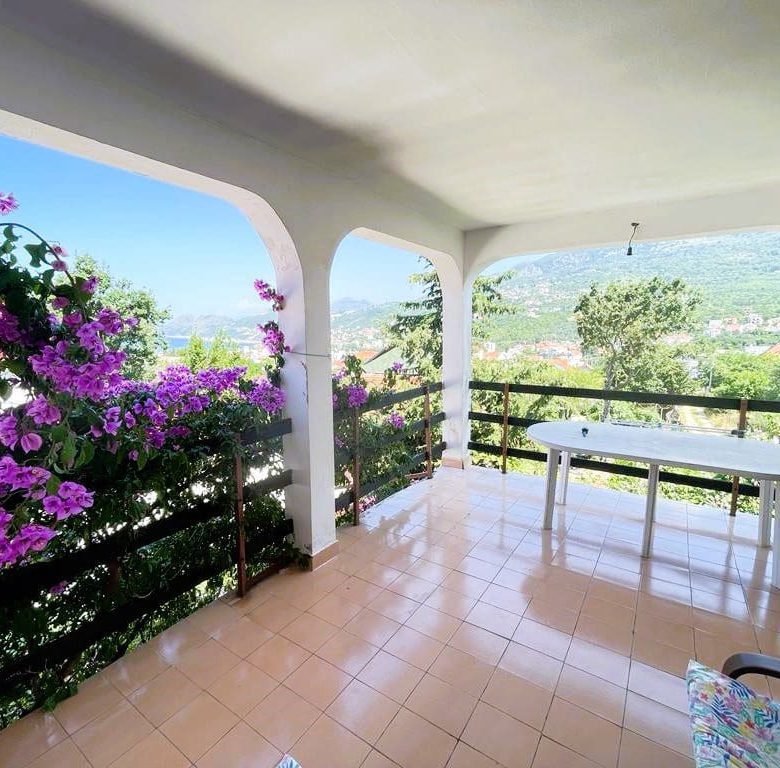 🏡 Real Estate in Dobre Vode – Spacious 7-Bedroom Home with Sea Views [250m²] — Montenegro