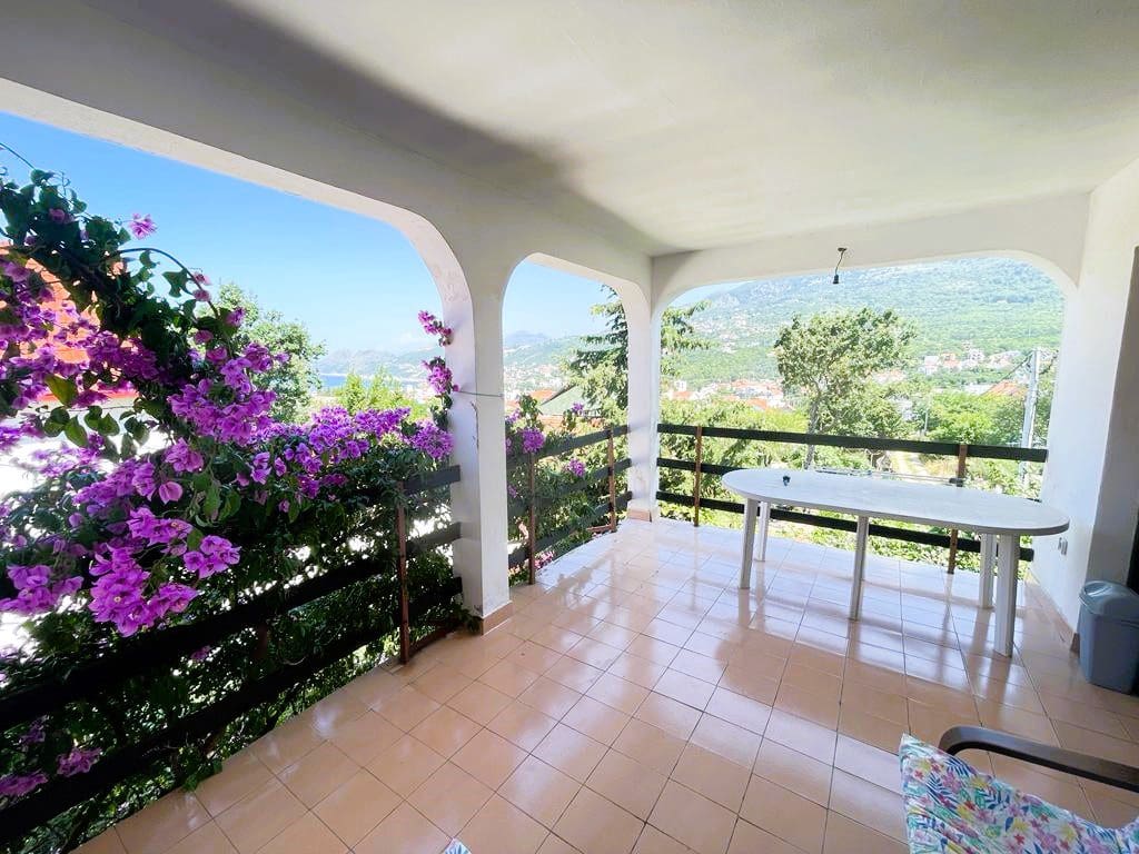 🏡 Real Estate in Dobre Vode – Spacious 7-Bedroom Home with Sea Views [250m²] — Montenegro