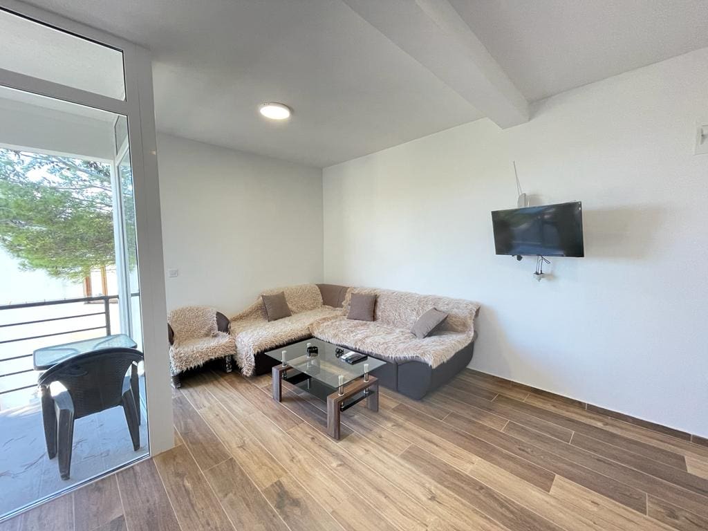 🏡 House for Sale in Sutomore – A Turnkey 6-Apartment Villa with High Rental Potential — Montenegro