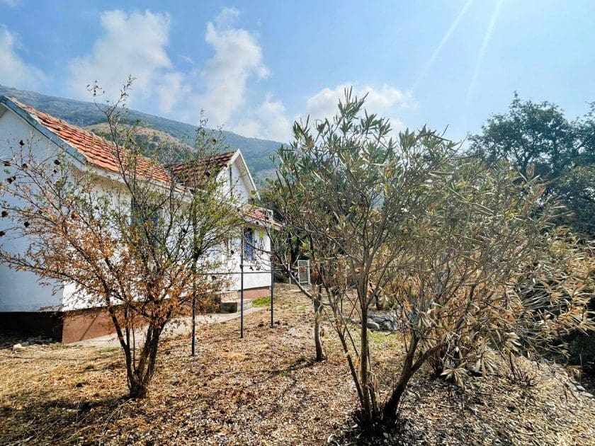 🏠 Affordable Property in Sutomore – €70,000 Opportunity with Sea View - In Process of Legalization — Montenegro