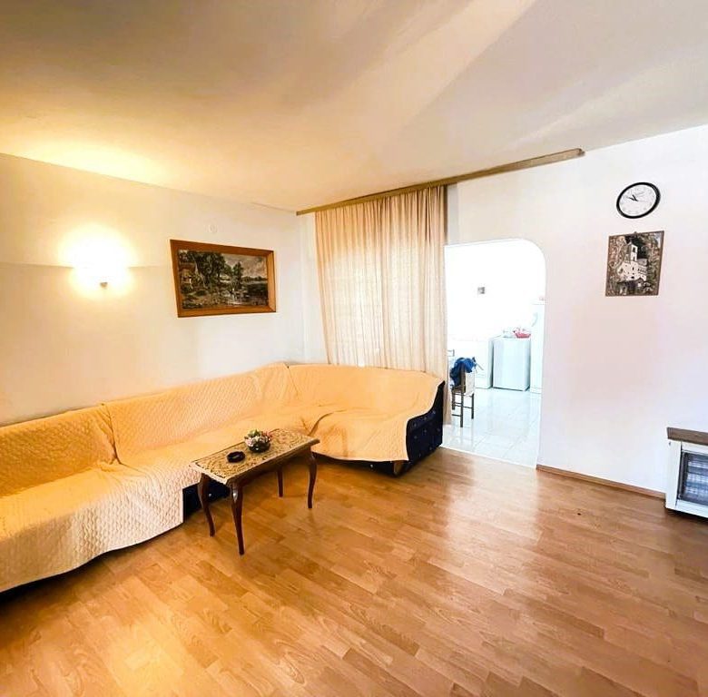 🏡 Real Estate in Dobre Vode – Spacious 7-Bedroom Home with Sea Views [250m²] — Montenegro