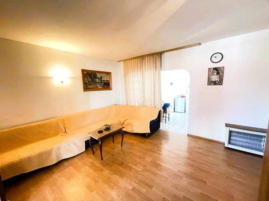 🏡 Real Estate in Dobre Vode – Spacious 7-Bedroom Home with Sea Views [250m²] — Montenegro