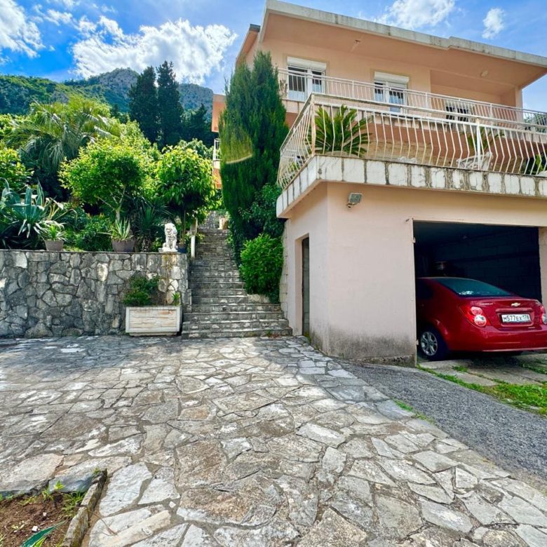 🏠 Dom na sprzedaż w Muo Kotor – Willa z 6 sypialniami z widokiem na morze [382 m²] — Czarnogóra