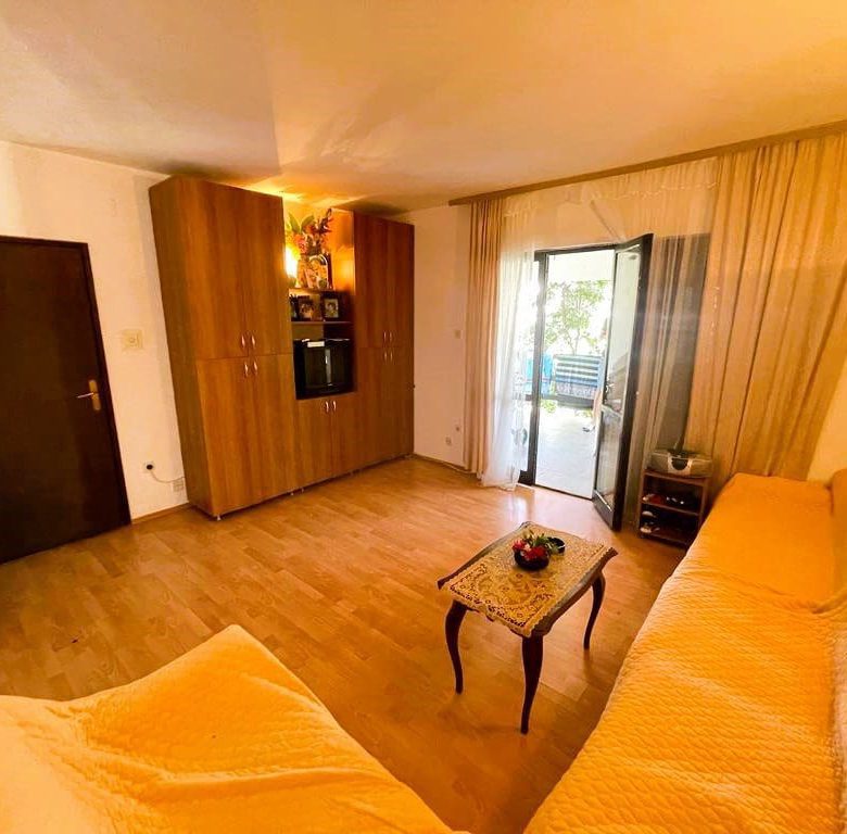 🏡 Real Estate in Dobre Vode – Spacious 7-Bedroom Home with Sea Views [250m²] — Montenegro