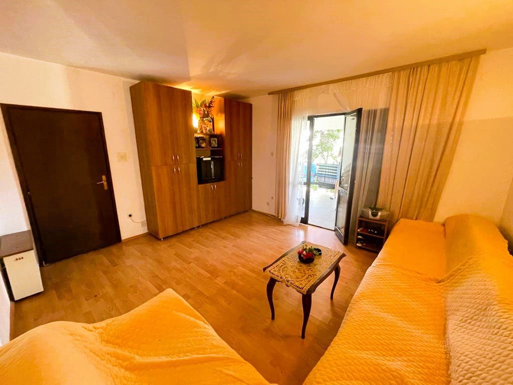 🏡 Real Estate in Dobre Vode – Spacious 7-Bedroom Home with Sea Views [250m²] — Montenegro