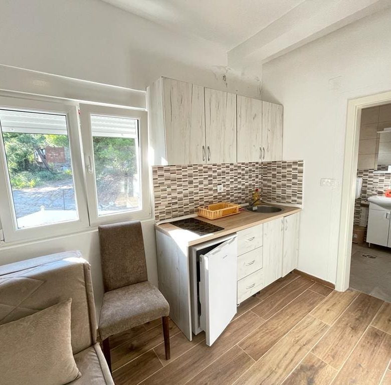 🏡 House for Sale in Sutomore – A Turnkey 6-Apartment Villa with High Rental Potential — Montenegro