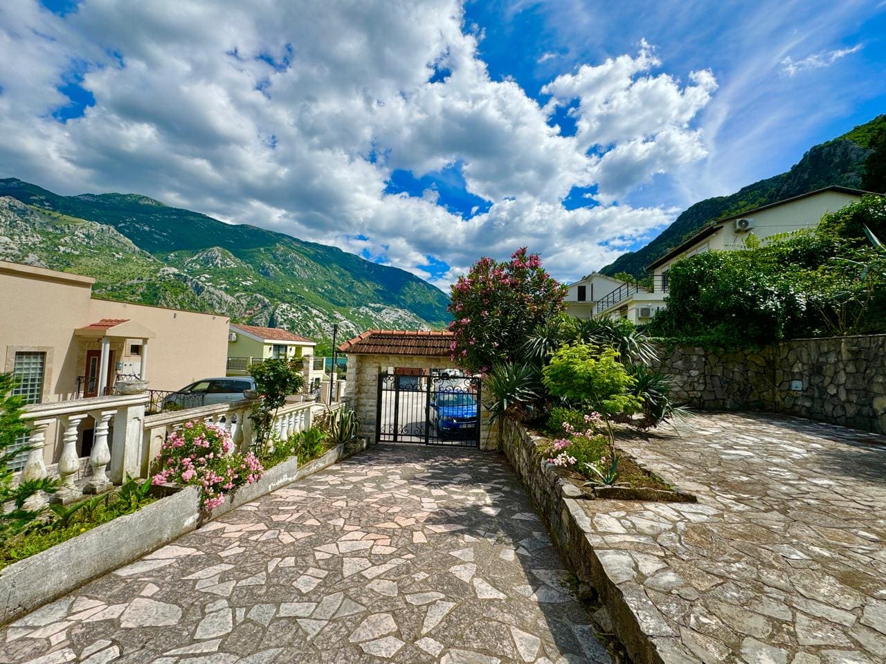 🏠 Dom na sprzedaż w Muo Kotor – Willa z 6 sypialniami z widokiem na morze [382 m²] — Czarnogóra