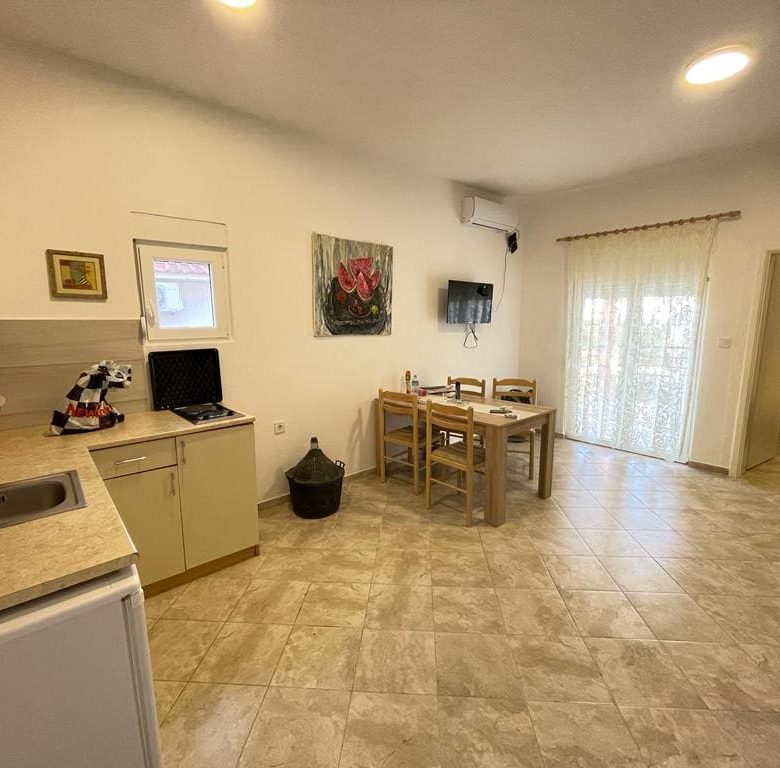 🏡 House for Sale in Sutomore – A Turnkey 6-Apartment Villa with High Rental Potential — Montenegro