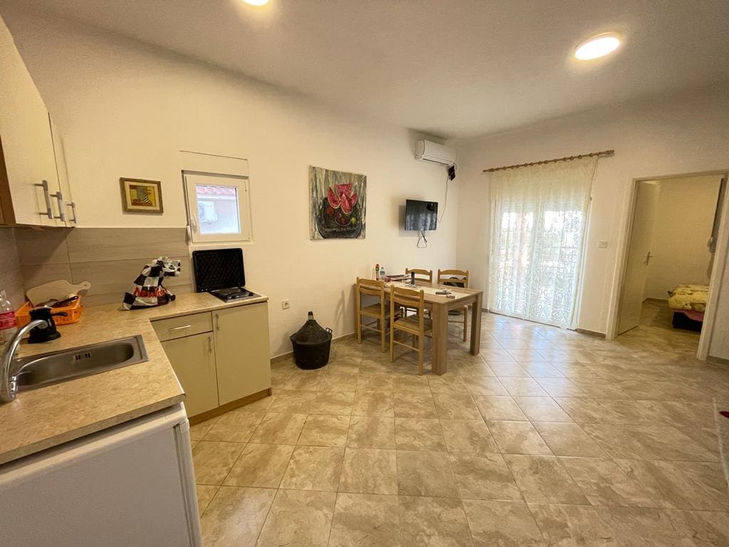 🏡 House for Sale in Sutomore – A Turnkey 6-Apartment Villa with High Rental Potential — Montenegro