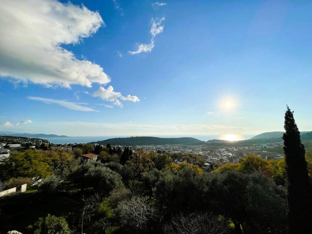 🏡 Sea View Property in Sutomore –For Sale  210m² Home with Rooftop Terrace — Montenegro