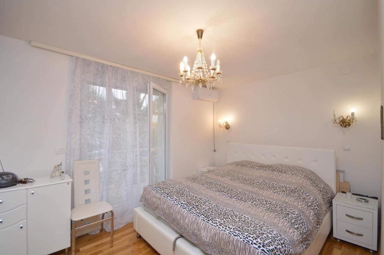 Dom nad morzem na sprzedaż w Krašići, Czarnogóra – panoramiczne widoki i apartamenty gościnne — Czarnogóra