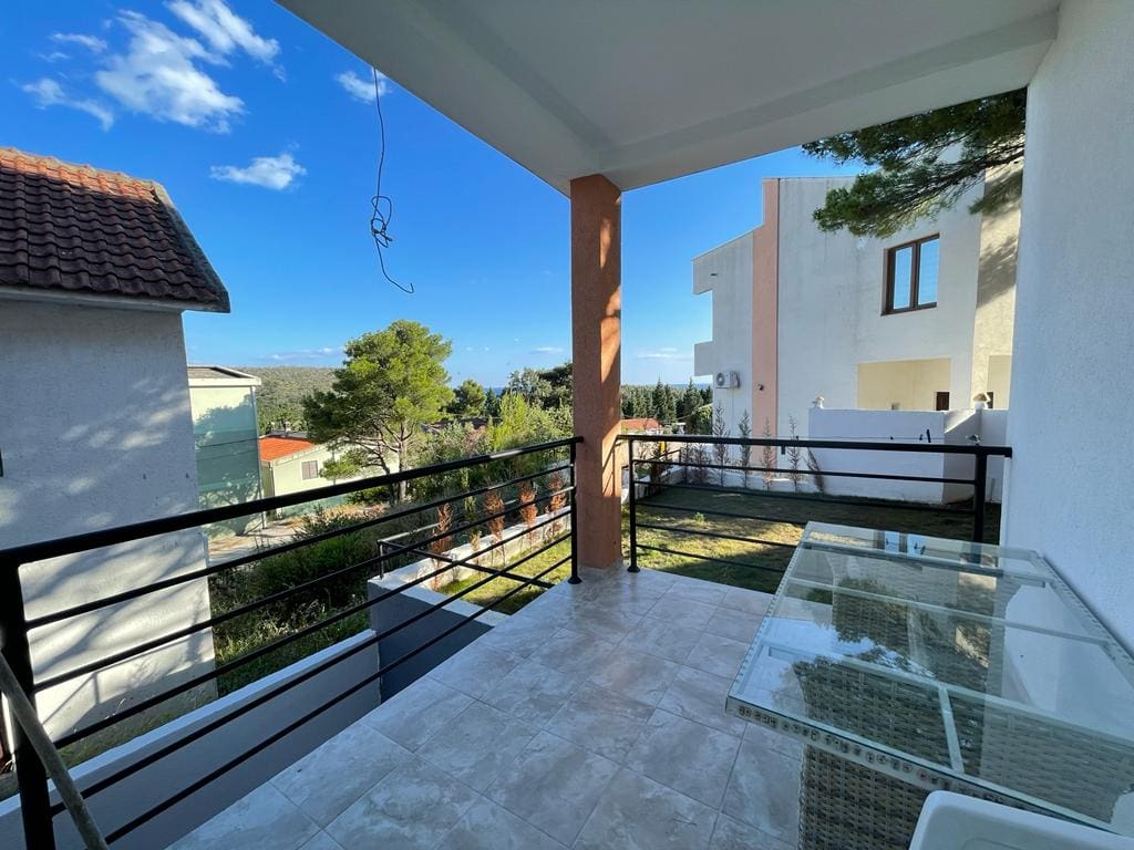 🏡 House for Sale in Sutomore – A Turnkey 6-Apartment Villa with High Rental Potential — Montenegro