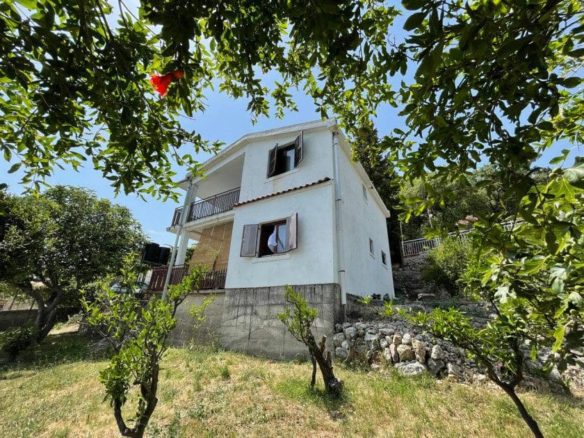 Charming 4-Bedroom House with Sea View in Sutomore