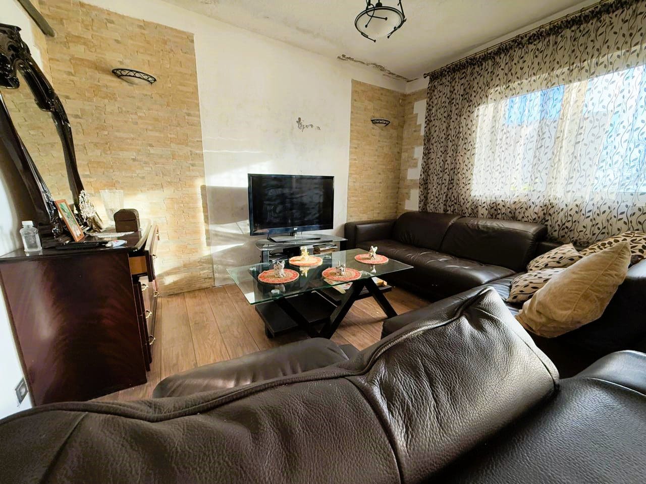 Charming 4-Bedroom House Sutomore Sea View