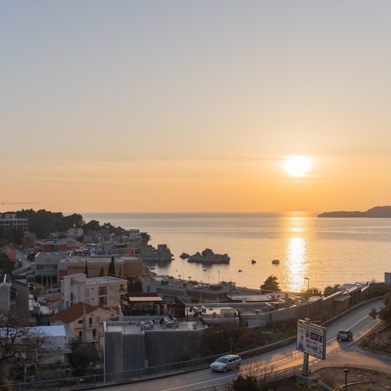 Luksuzni trosoban penthouse u Pržnu, Budva, sa panoramskim pogledom na more
