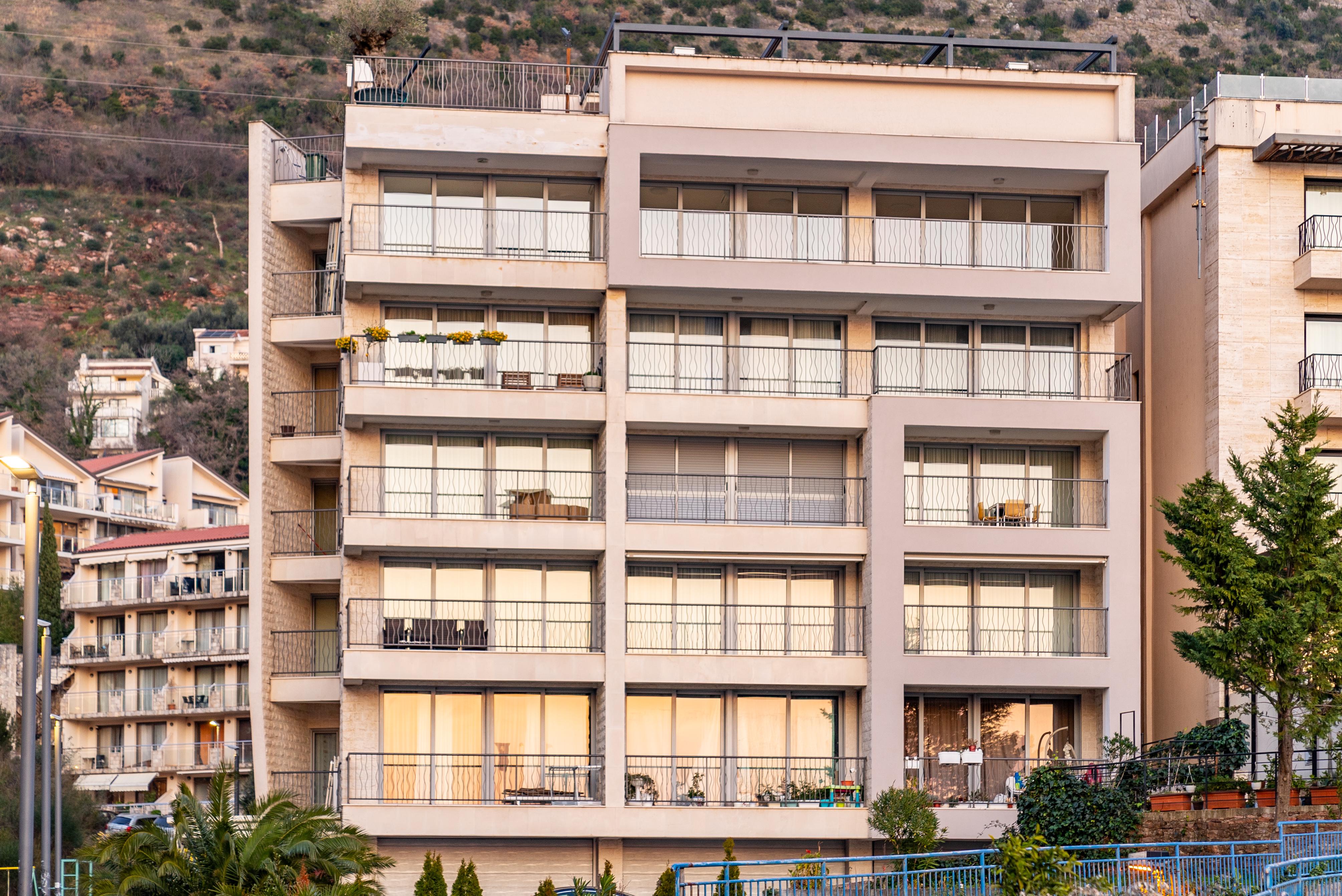 Luksuzni trosoban penthouse u Pržnu, Budva, sa panoramskim pogledom na more — Crna Gora