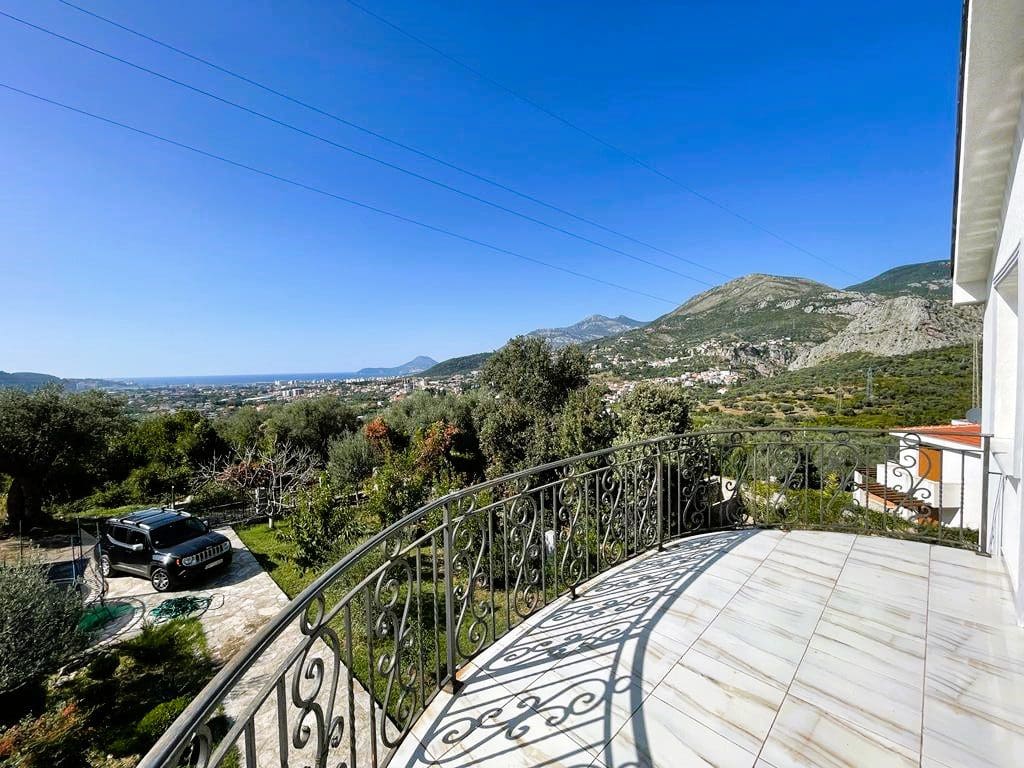 Real Estate Bar: 4-Bedroom Sea View House for Sale – €285K Deal — Montenegro
