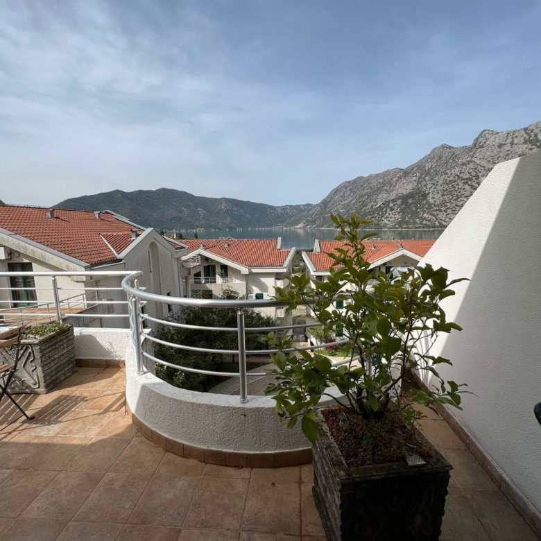 🏡 Duplex Apartment for Sale in Risan – 130 m² in Roman Gardens Complex — Montenegro