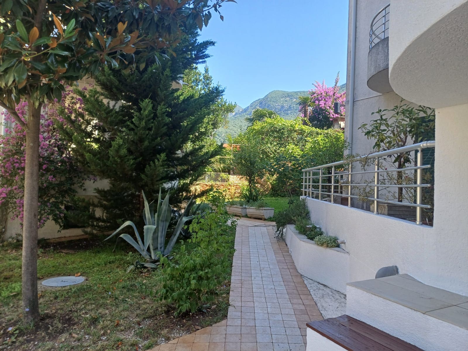 🏡 Duplex Apartment for Sale in Risan – 130 m² in Roman Gardens Complex — Montenegro