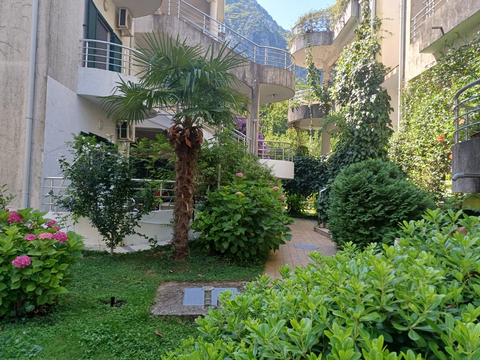 🏡 Duplex Apartment for Sale in Risan – 130 m² in Roman Gardens Complex — Montenegro