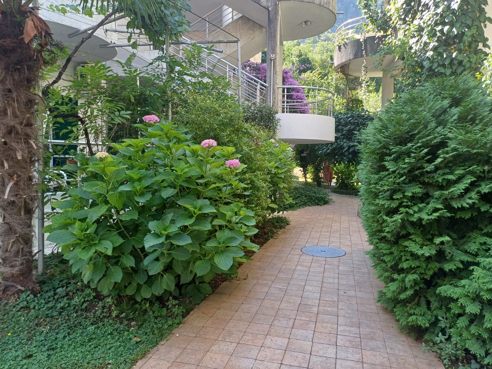 🏡 Duplex Apartment for Sale in Risan – 130 m² in Roman Gardens Complex — Montenegro