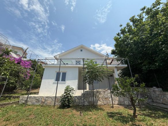 Legal House with Sea View in Dobre Vode